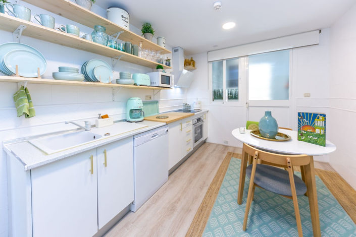 Image No.10-1 Bed Property for sale