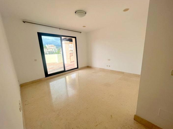 Image No.11-3 Bed Property for sale