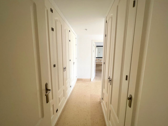 Image No.12-3 Bed Property for sale