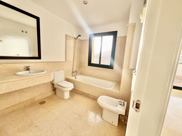 Image No.18-3 Bed Property for sale