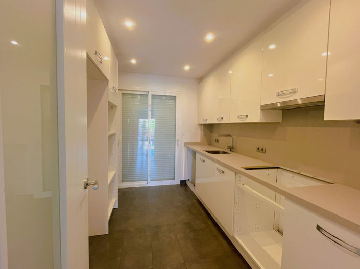 Image No.12-2 Bed Property for sale