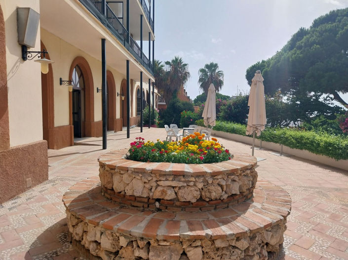 Image No.12-2 Bed Property for sale