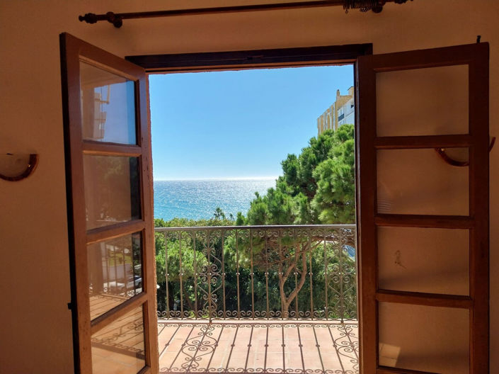 Image No.45-2 Bed Property for sale