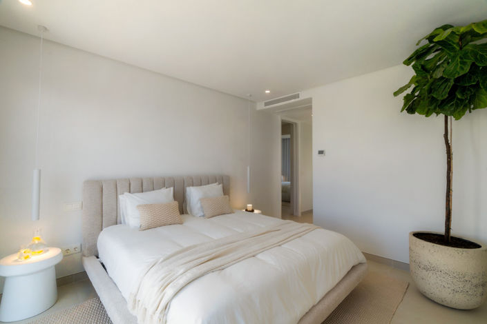 Image No.15-3 Bed Property for sale