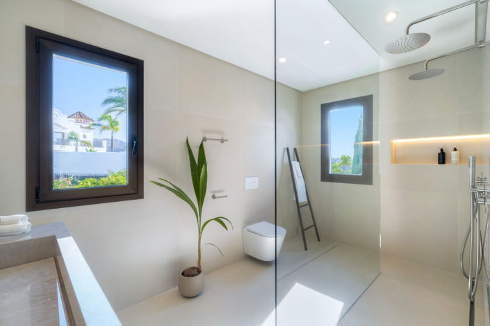 Image No.18-3 Bed Property for sale