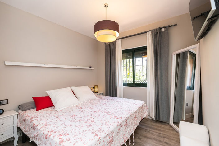 Image No.12-3 Bed Property for sale