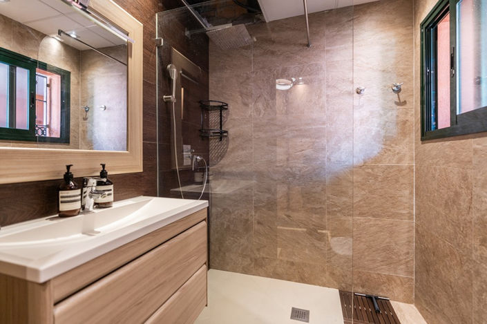 Image No.14-3 Bed Property for sale