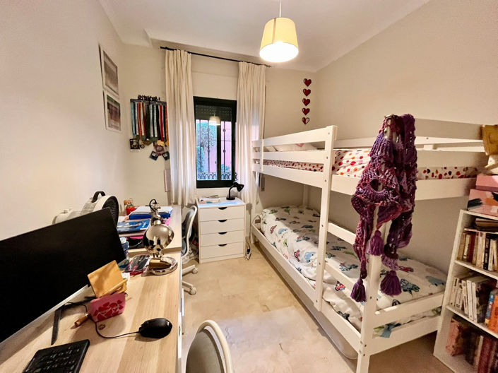 Image No.25-2 Bed Property for sale