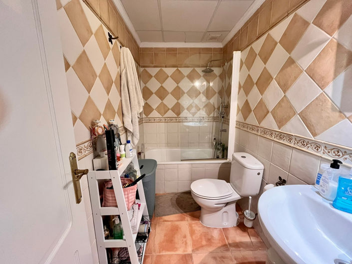 Image No.3-2 Bed Property for sale