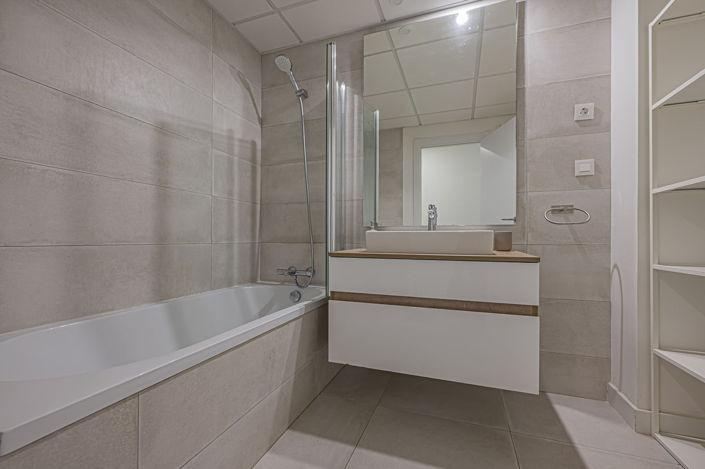 Image No.17-3 Bed Property for sale