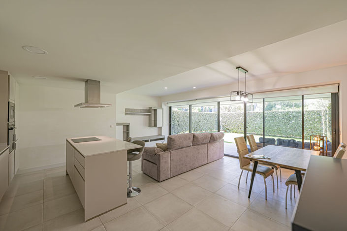 Image No.2-3 Bed Property for sale