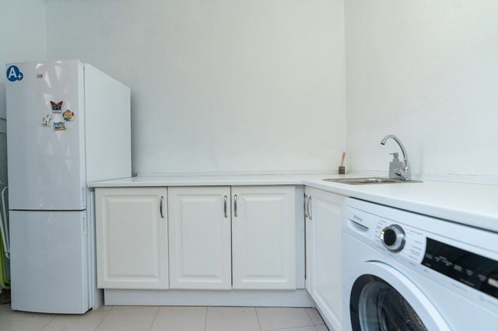 Image No.29-3 Bed Property for sale