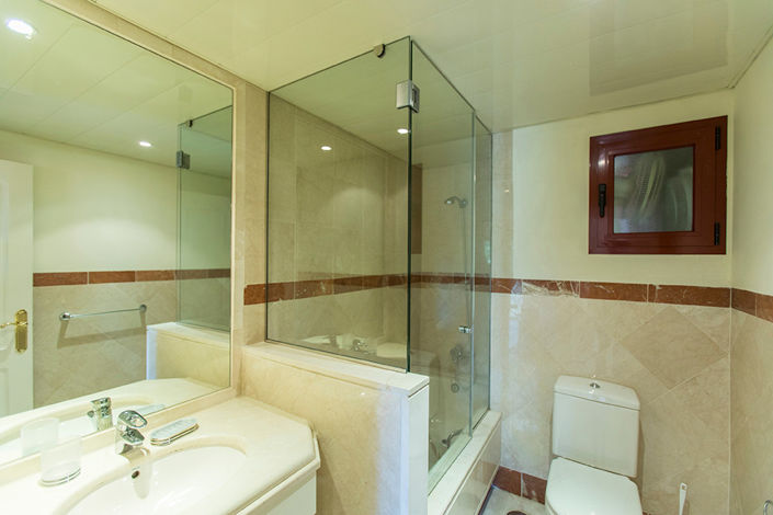 Image No.15-3 Bed Property for sale