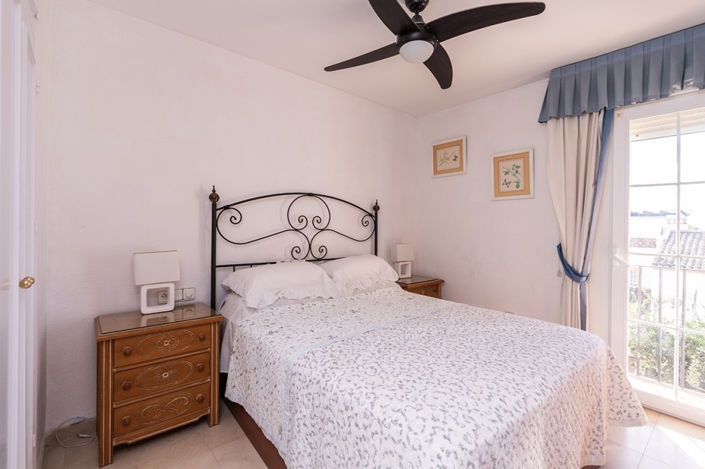 Image No.12-3 Bed Property for sale