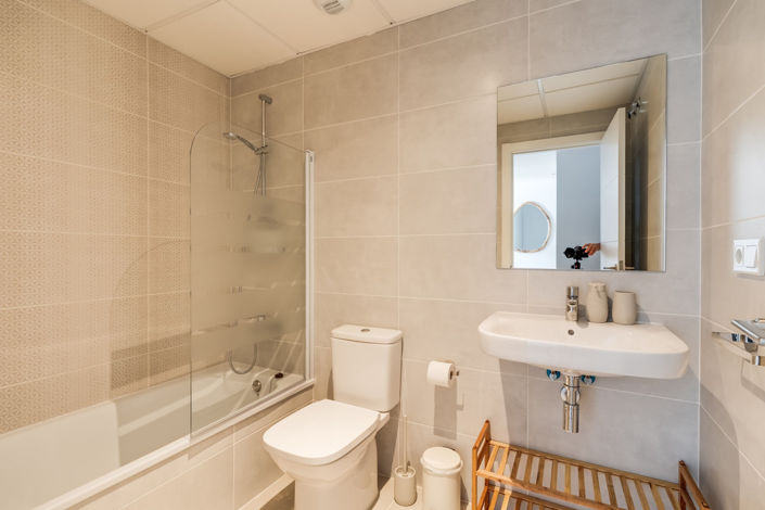 Image No.10-2 Bed Property for sale