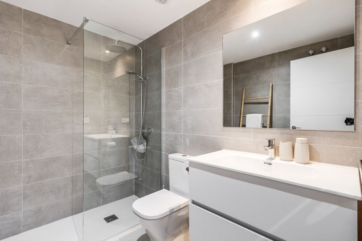 Image No.7-2 Bed Property for sale