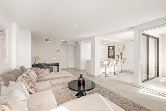 Image No.10-3 Bed Property for sale