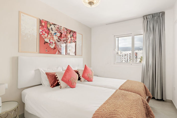 Image No.17-3 Bed Property for sale