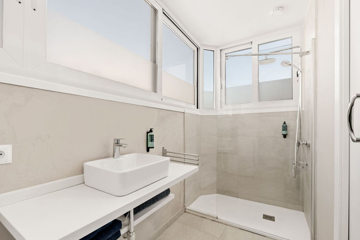 Image No.20-3 Bed Property for sale