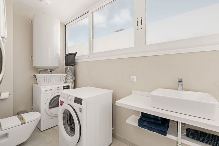 Image No.21-3 Bed Property for sale