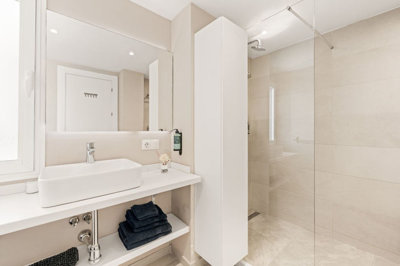 property986ac8e34c48ffa5a037c0632d34a184b04