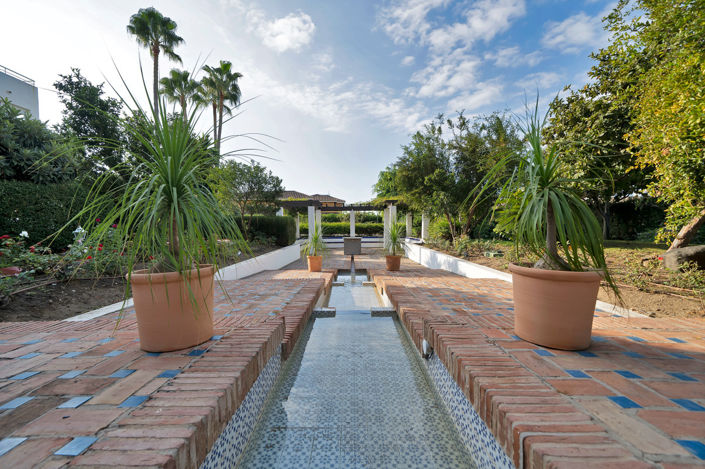 Image No.12-2 Bed Property for sale