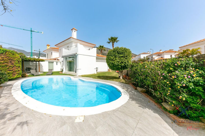 Image No.12-4 Bed Property for sale