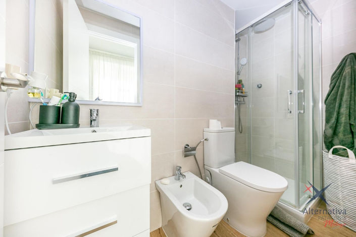 Image No.27-4 Bed Property for sale