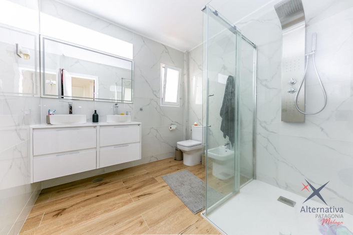 Image No.30-4 Bed Property for sale