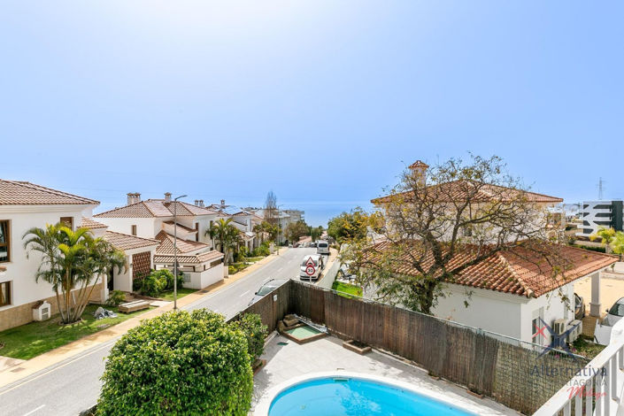 Image No.35-4 Bed Property for sale