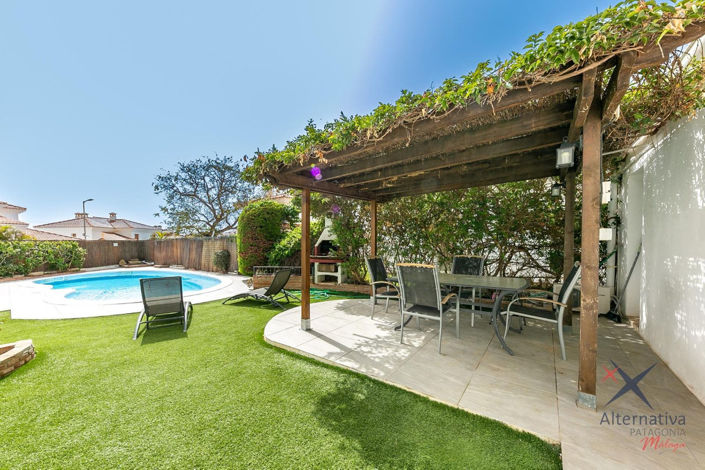 Image No.37-4 Bed Property for sale