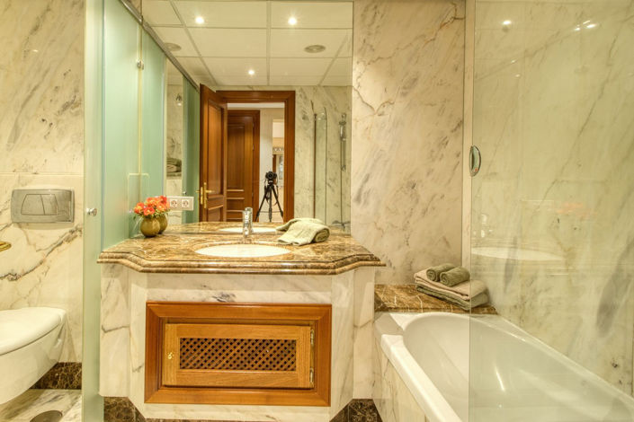 Image No.30-2 Bed Property for sale