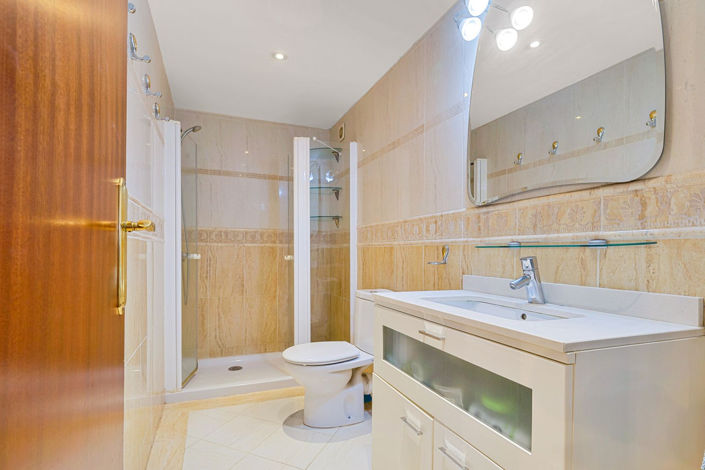 Image No.11-1 Bed Property for sale