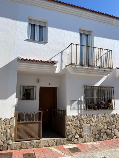 Image No.31-3 Bed Property for sale