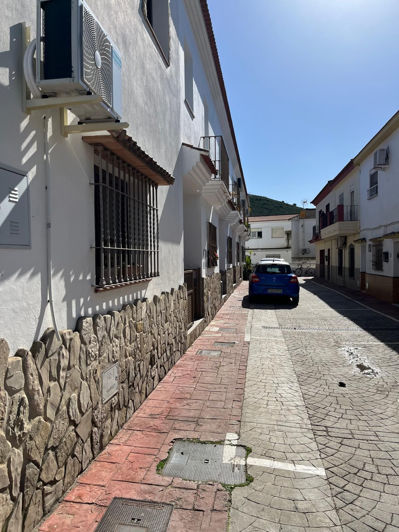 Image No.32-3 Bed Property for sale