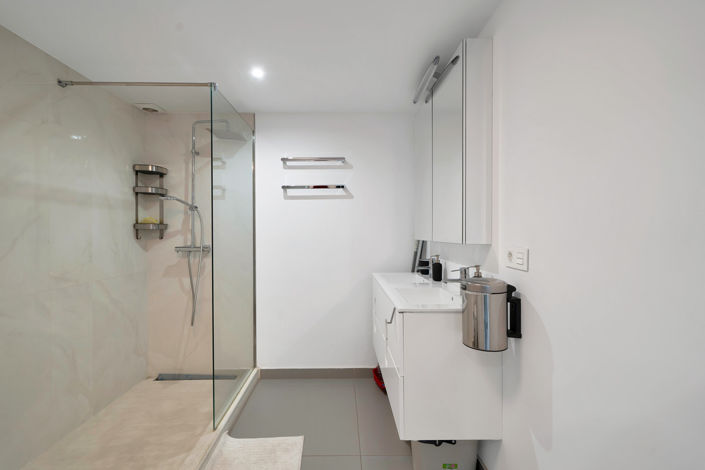 Image No.8-2 Bed Property for sale