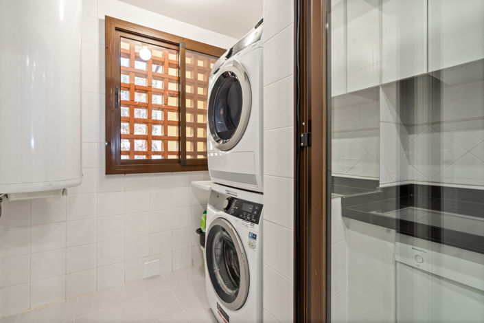 Image No.24-3 Bed Property for sale