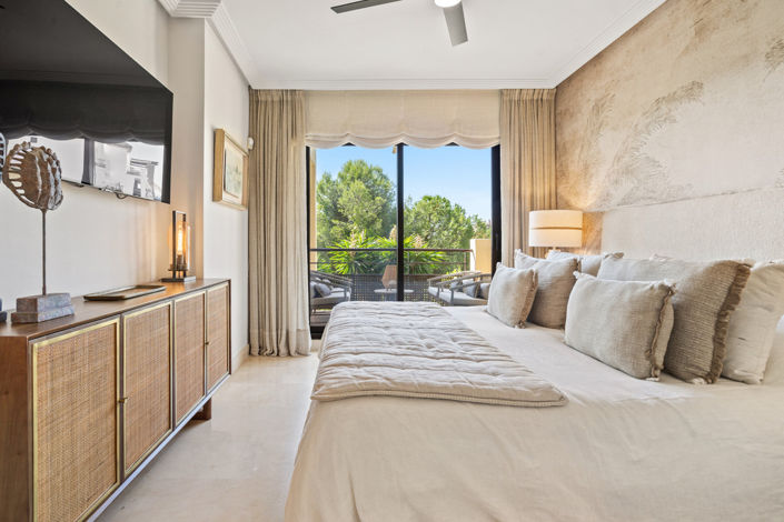 Image No.3-3 Bed Property for sale