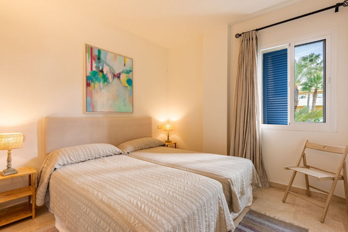 Image No.12-2 Bed Property for sale