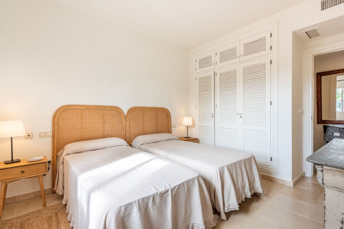 Image No.13-2 Bed Property for sale