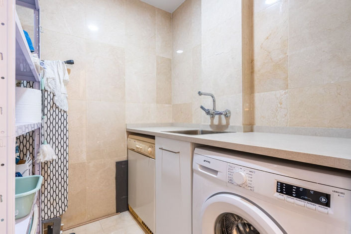 Image No.17-2 Bed Property for sale