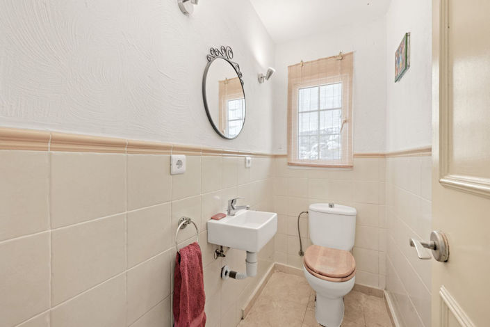 Image No.14-3 Bed Property for sale