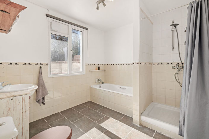 Image No.16-3 Bed Property for sale