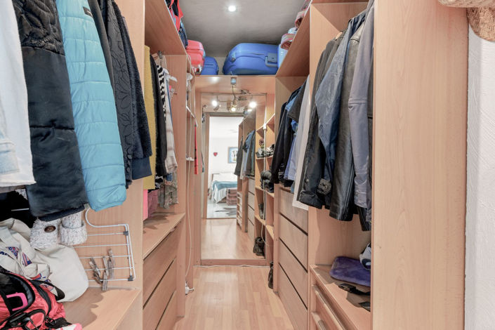 Image No.18-3 Bed Property for sale