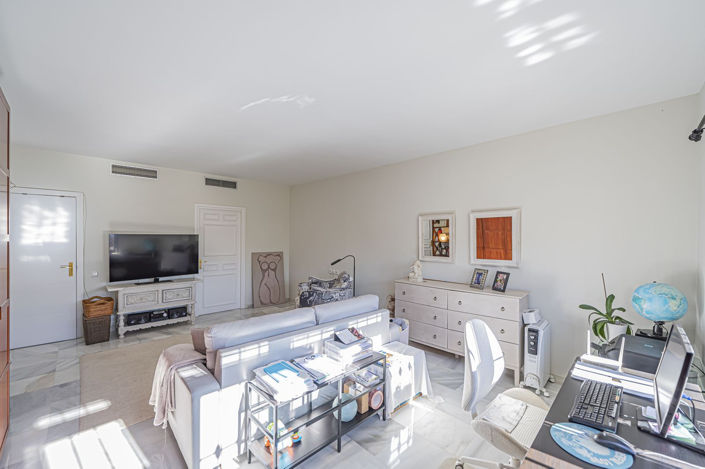 Image No.12-2 Bed Property for sale