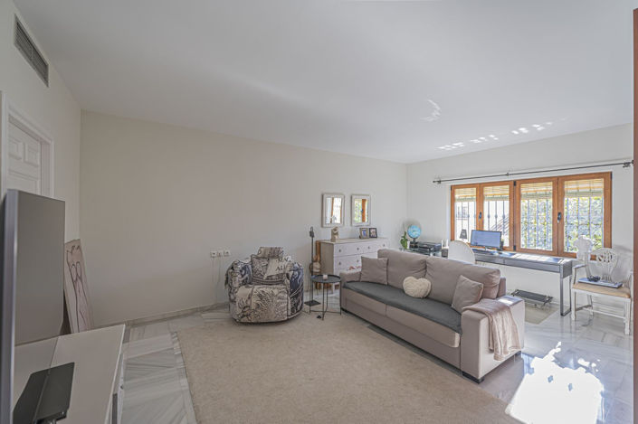 Image No.20-2 Bed Property for sale