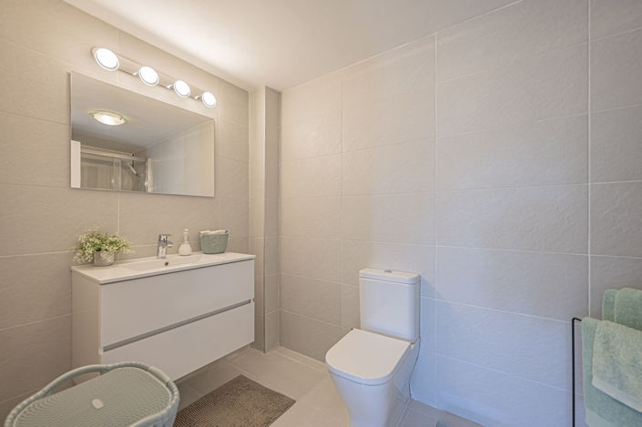 Image No.35-2 Bed Property for sale