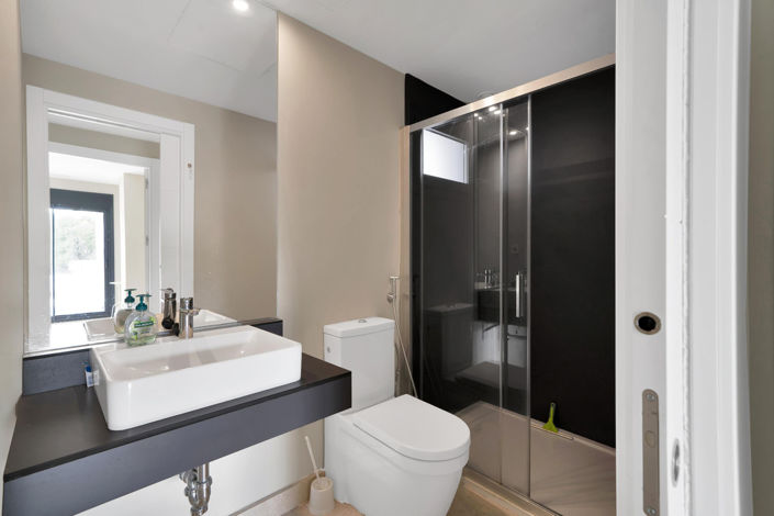 Image No.10-2 Bed Property for sale