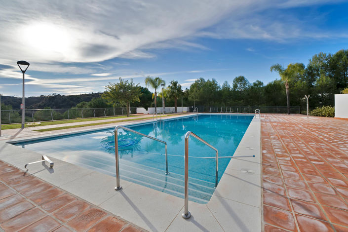 Image No.12-2 Bed Property for sale