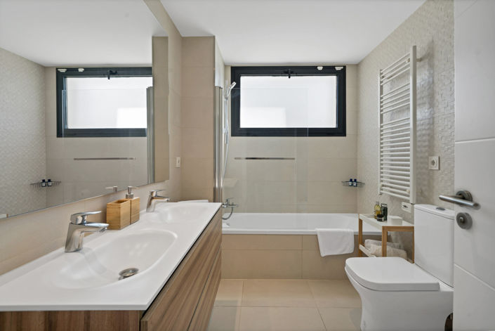 Image No.31-3 Bed Property for sale